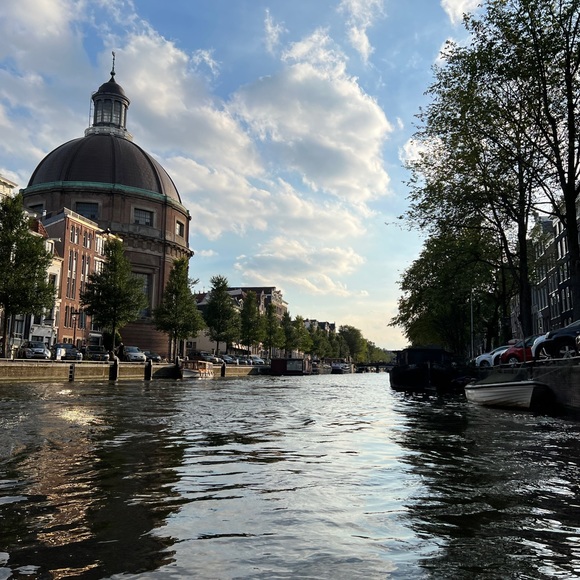 Meet your Posher, Esther - Picture 1 of 4